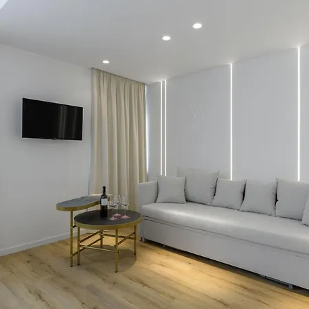 Acropolis Magenta Luxury